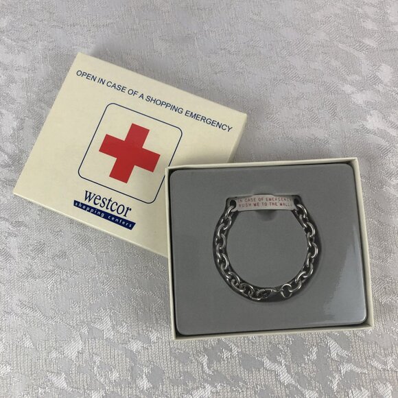 “In Case of Emergency Rush Me to The Mall” Spurious Phrase Chain Link Bracelet - Picture 8 of 11